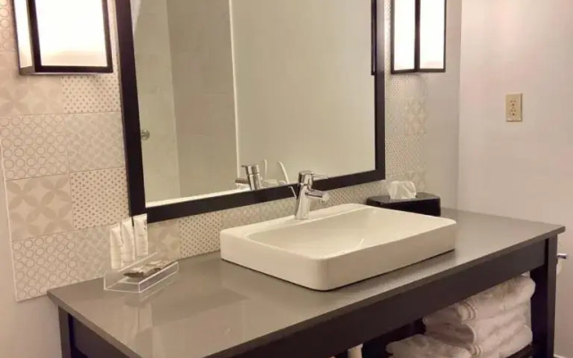 Country Inn & Suites by Radisson, Jackson, TN