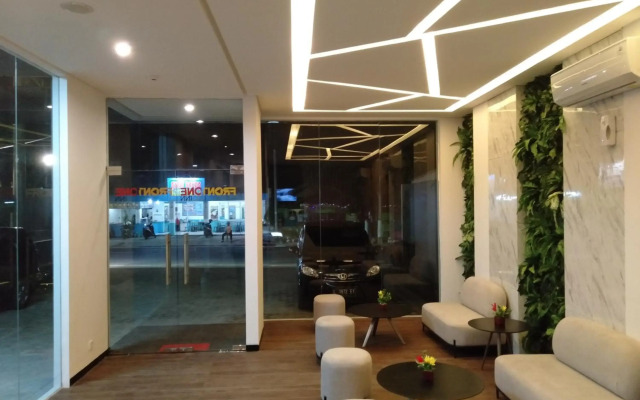 Front One Inn Kediri