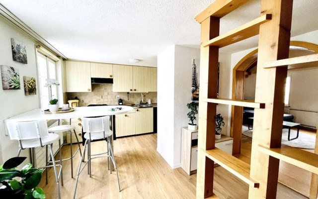 Einzigartige Schöne Altbau- Wohnung Im Zentrum