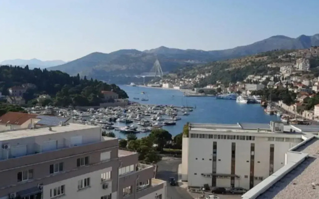 MARIA, Modern studio apartment with private parking