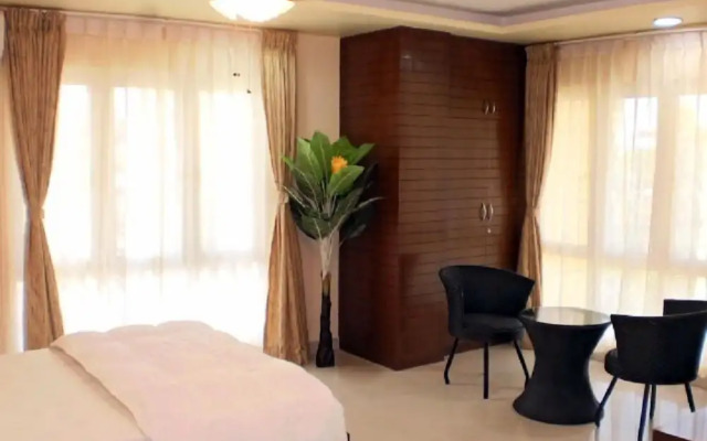 Hotel Hilltop International