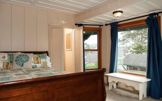 The Tides 4 Br home by RedAwning