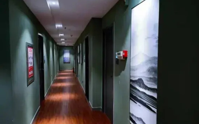 Sili Carl Visual Hotel