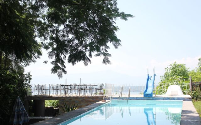 Hotel Teques Inn