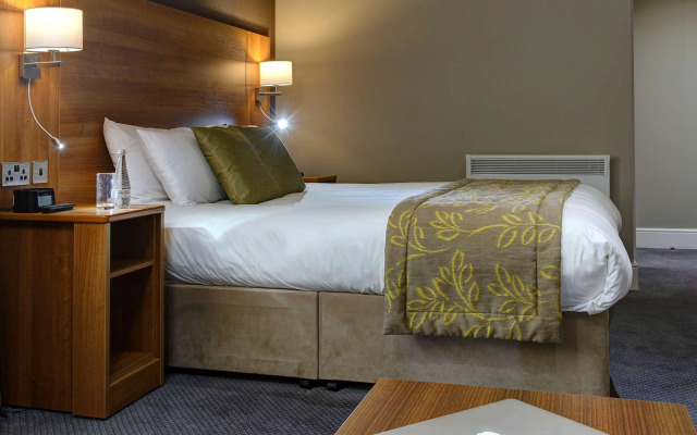 Cresta Court Hotel