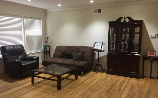Lovely 2 Bedroom Home with Pool