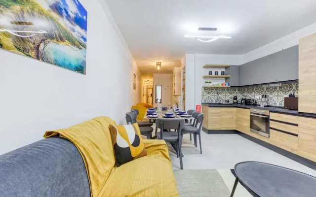 Designer Apartment Near Seafront Balcony Patio