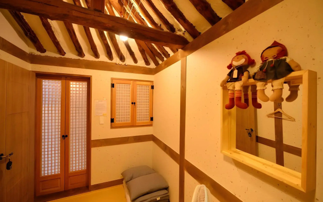Jeonju Golmokgil Guesthouse