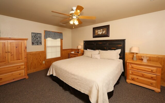 Cedar Falls 8 - Three Bedroom Chalet