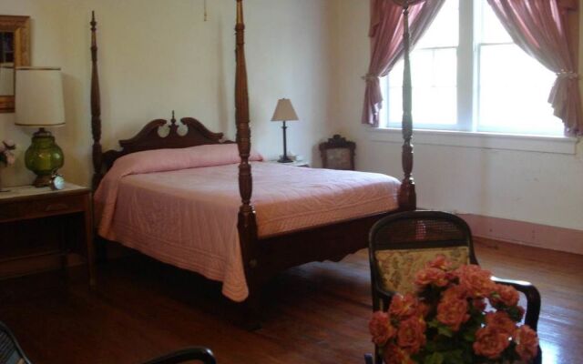 Old Castillo Bed and Breakfast