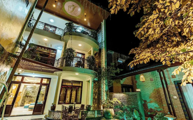 Nana House Homestay