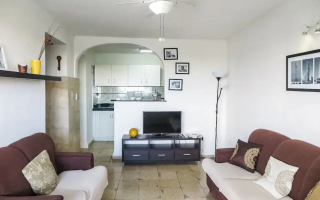 PLAZA, Knocking on Cuba