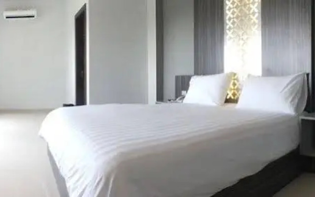 Studio Inn & Suites