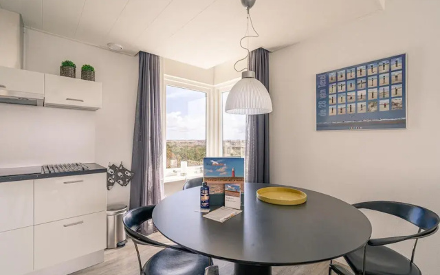 4-person Apartment With Island View