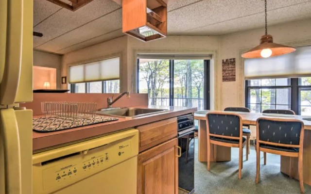 Cozy Pocono Mountain Escape