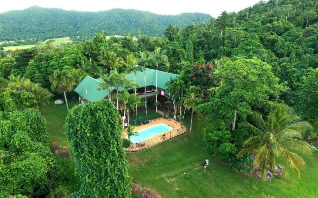 Jackaroo Treehouse Mission Beach - Hostel