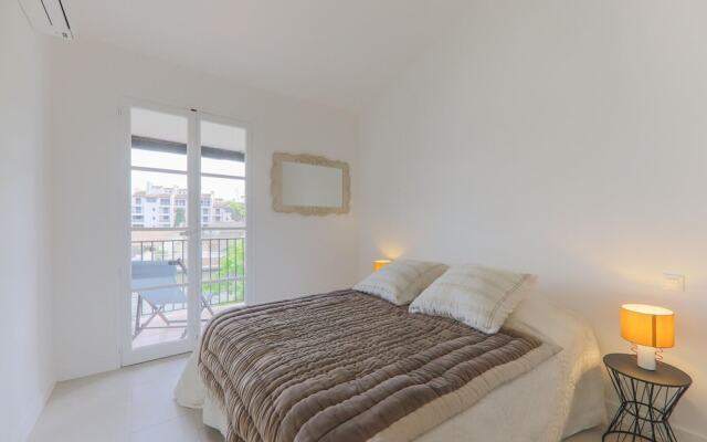 Air-conditioned Apartment Near Beach