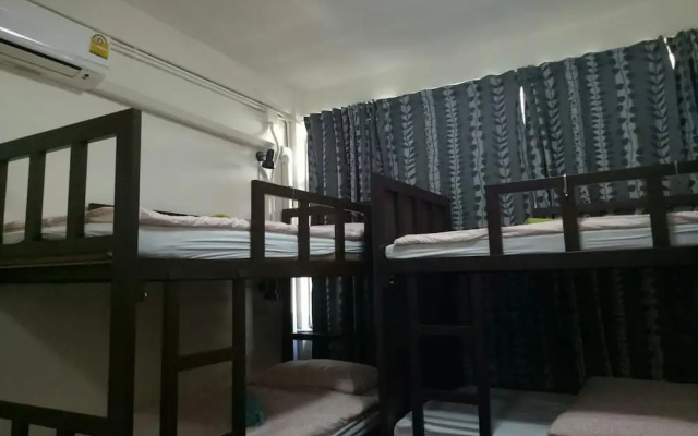First Inn On Nut - Hostel