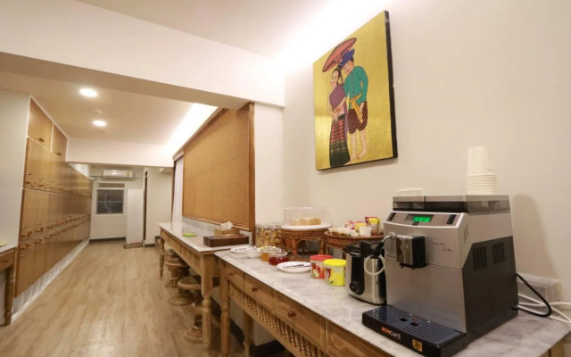 Mariya Lady Hostel At Suvarnabhumi Airport - Female Only