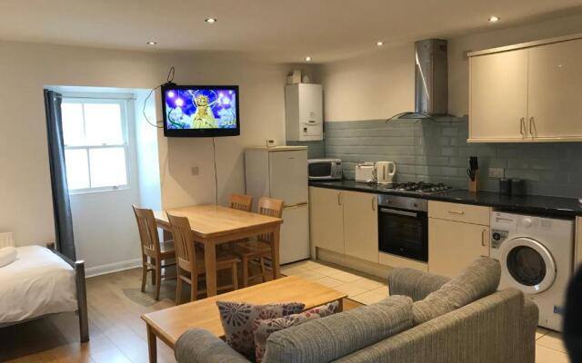Spacious Two Double Bedrooms Flat, H 5