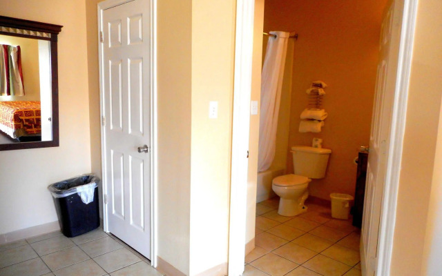 Crossroads Inn & Suites