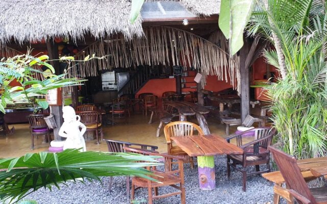 Topi Inn