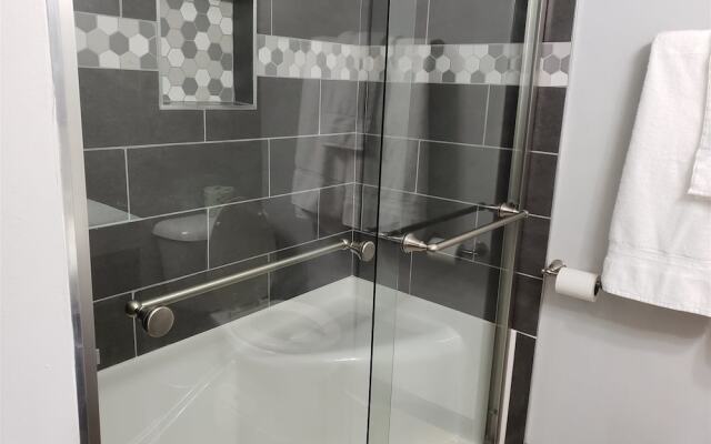 Apartment - 1064 College Street