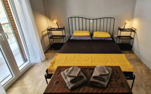 Renovated Private Studio - Metro Holargos 5' Walk