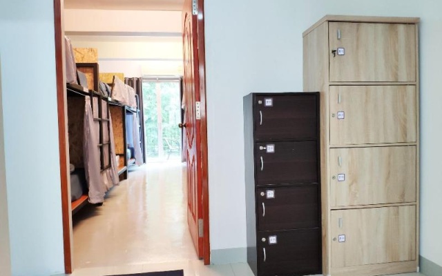 Ninety9 Hostel – Guest Rooms – Bangkok