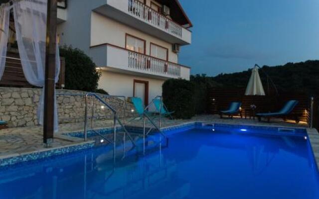 Rustic Apartment Mariva