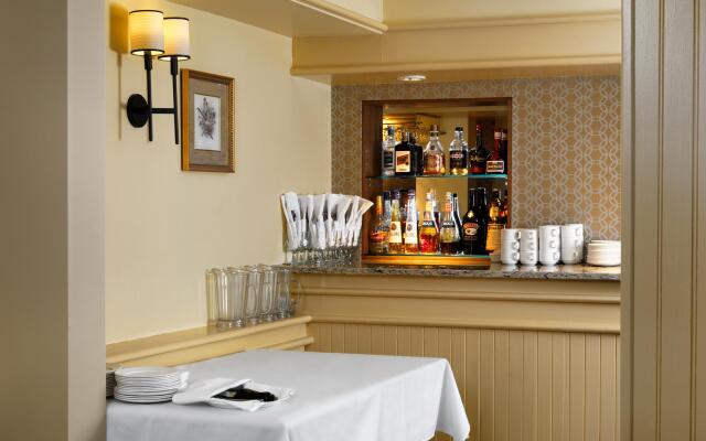 Royal Scot Hotel & Suites