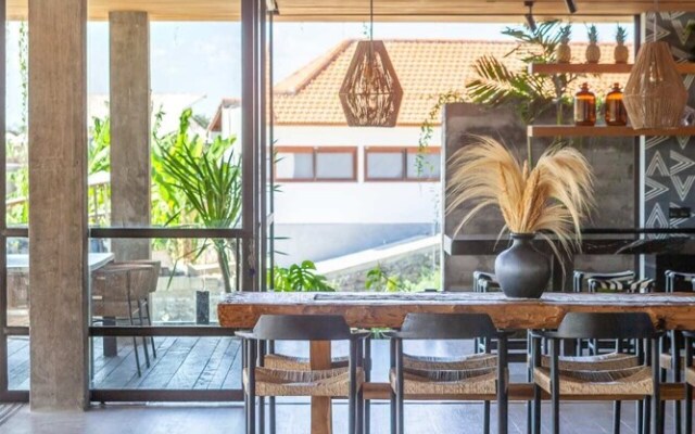 Exceptional Architect's 5BR Villa, an Oasis Gem in Canggu Centre