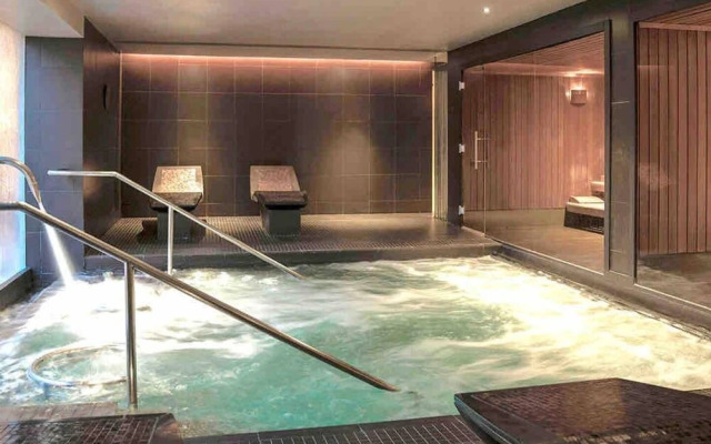 Tasteful top Floor Apartment Next to Gleneagles