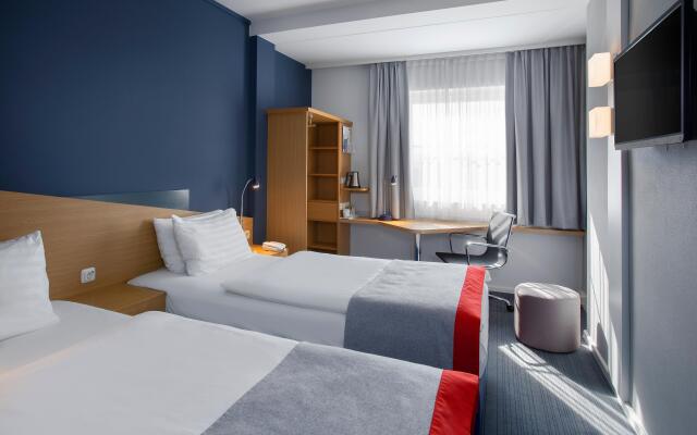 Holiday Inn Express Frankfurt Airport, an IHG Hotel