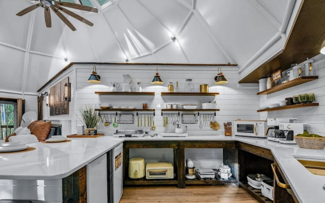 Dream Catcher 1 Bedroom Home by RedAwning