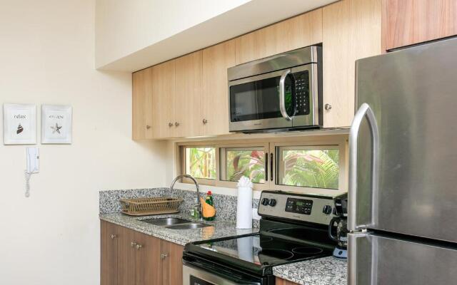 Condo Complex with an Alluring Pool & Tropical Vibes by Stella Rentals
