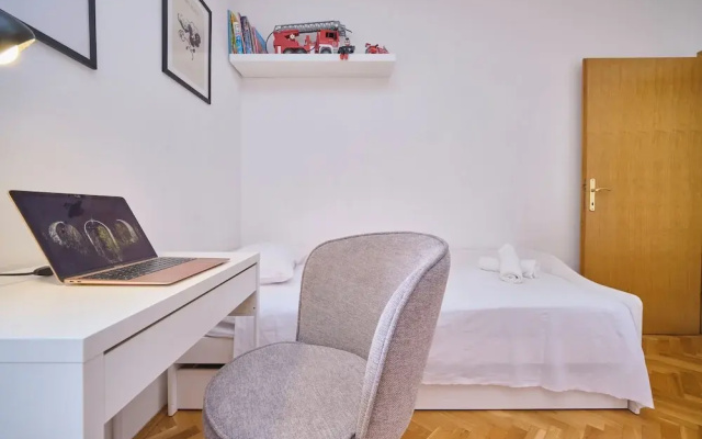 Harmony Seaside Apartment by Litto