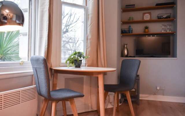 Refurbished Studio Flat Next To Brighton Station