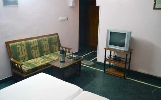 Hotel Rathore Lodge & Restaurant