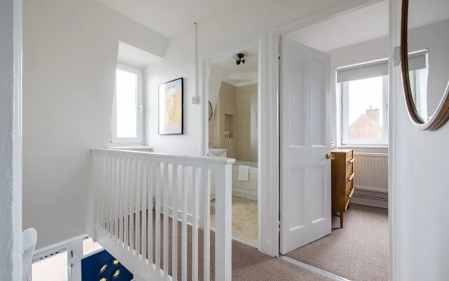 The Vauxhall Bolthole - Elegant and Bright 2bdr Flat
