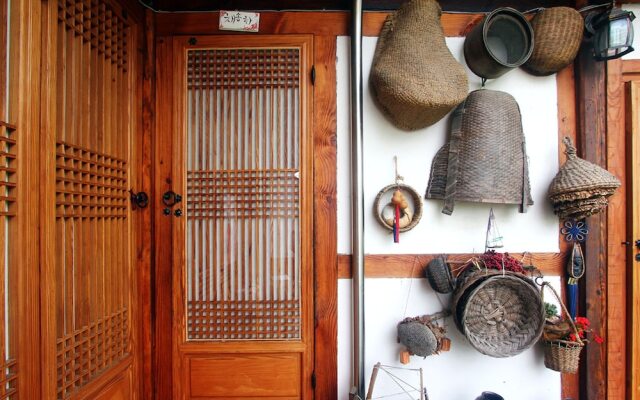 Gyo-dong Oegasjip Hanok