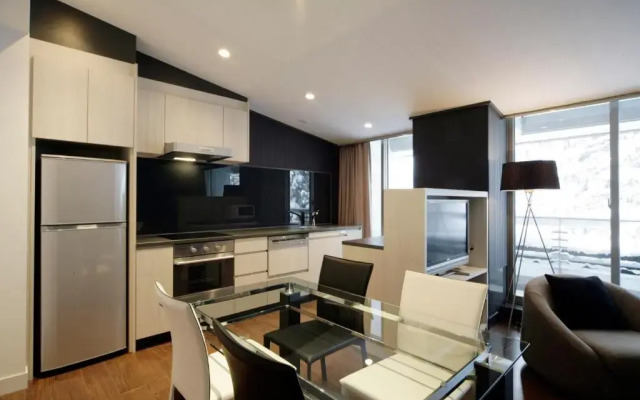 The Ridge Hotel & Apartments