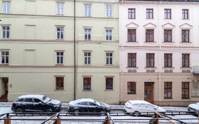 Romari площа Міцкевича