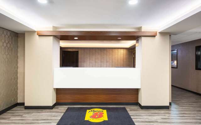 Super 8 by Wyndham Salina I-70