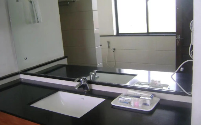 Hotel Marina Residency