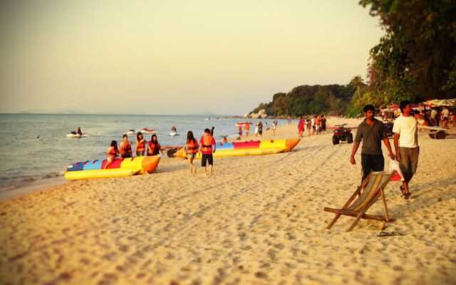 2 Bedrooms Apartment By The Sea