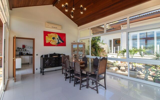 Maravilhosa Mansão em Frente à Praia