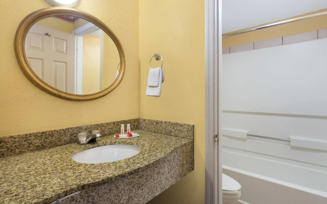 Howard Johnson by Wyndham Orlando/International Drive