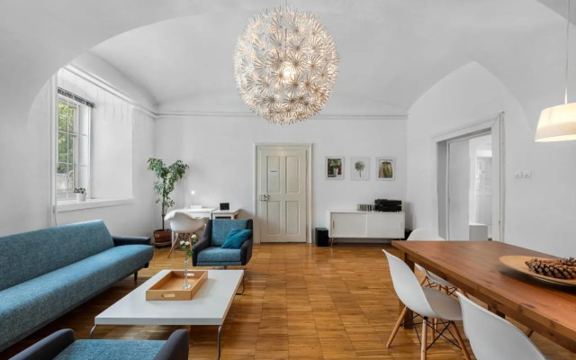 ROG Apartment with Furnished Courtyard