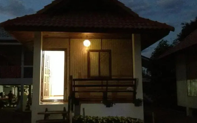 Huean Berng Nam Khong Resort